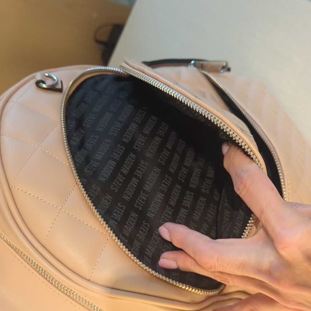 Blush pink quilted Steve Madden backpack 2 outside pockets, 3 inside, like new - Picture 10 of 11